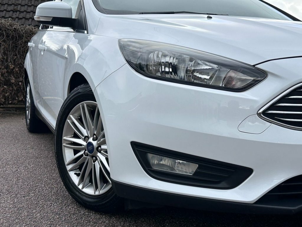 Ford Focus 1.5L Zetec Edition MJ17KBE White #5