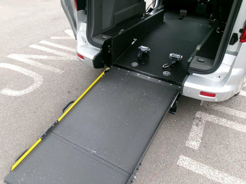 Ford Grand Tourneo Connect 1.5L Titanium Silver #4