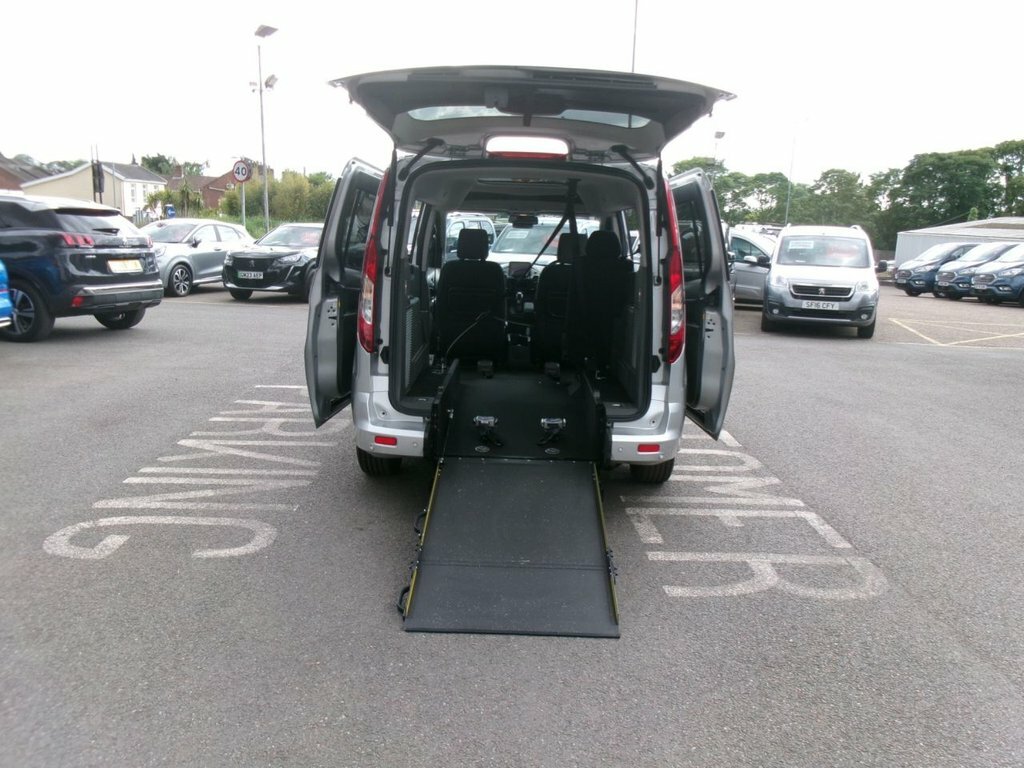 Ford Grand Tourneo Connect 1.5L Titanium Silver