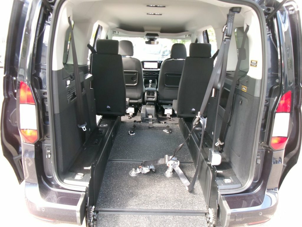 Ford Grand Tourneo Connect 2L Titanium Blue