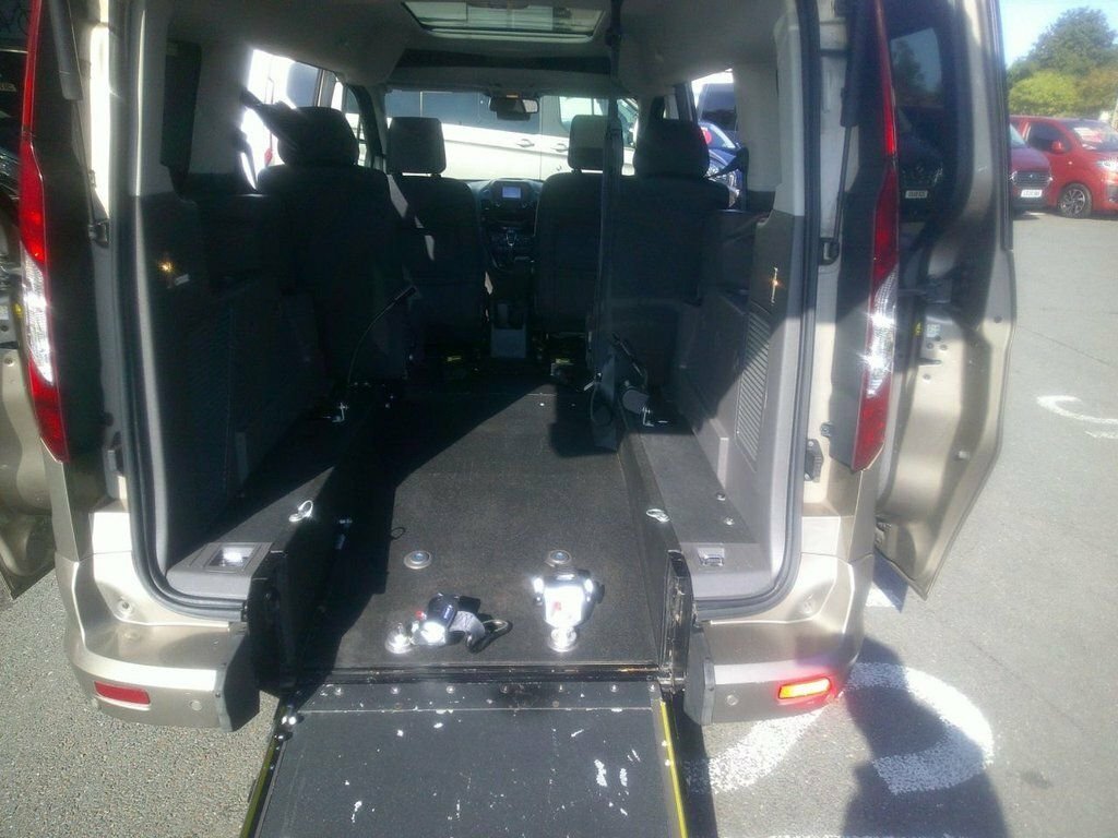 Ford Grand Tourneo Connect 1.5L Titanium Silver #6