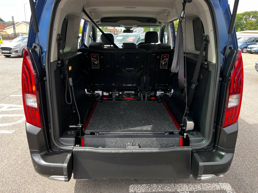 Peugeot Rifter 1.2L Allure Blue #6