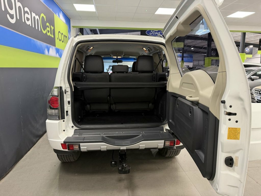 Mitsubishi Shogun 3.2L Warrior White #6