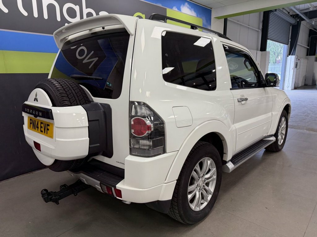 Mitsubishi Shogun 3.2L Warrior White #4