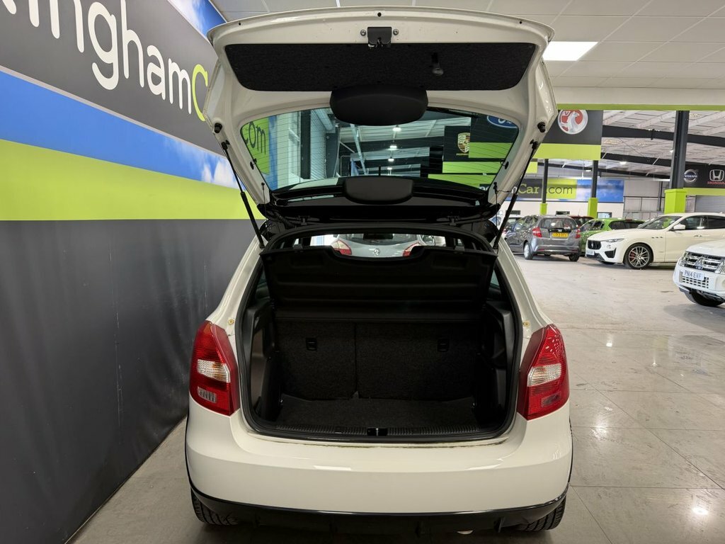 Skoda Fabia 1.2L Black Edition White #6