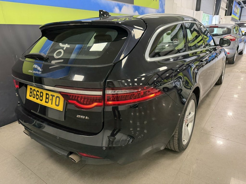 Jaguar XF 2L Portfolio Black #3