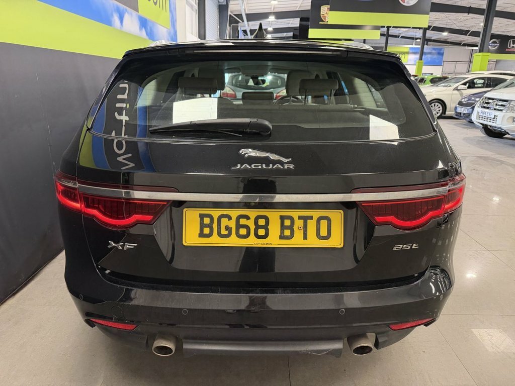 Jaguar XF 2L Portfolio Black #4