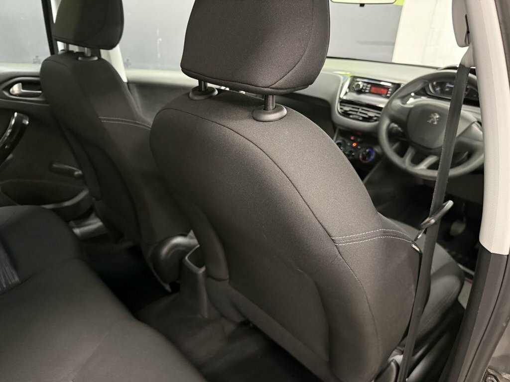 Peugeot 208 208 1.2 Active White #33