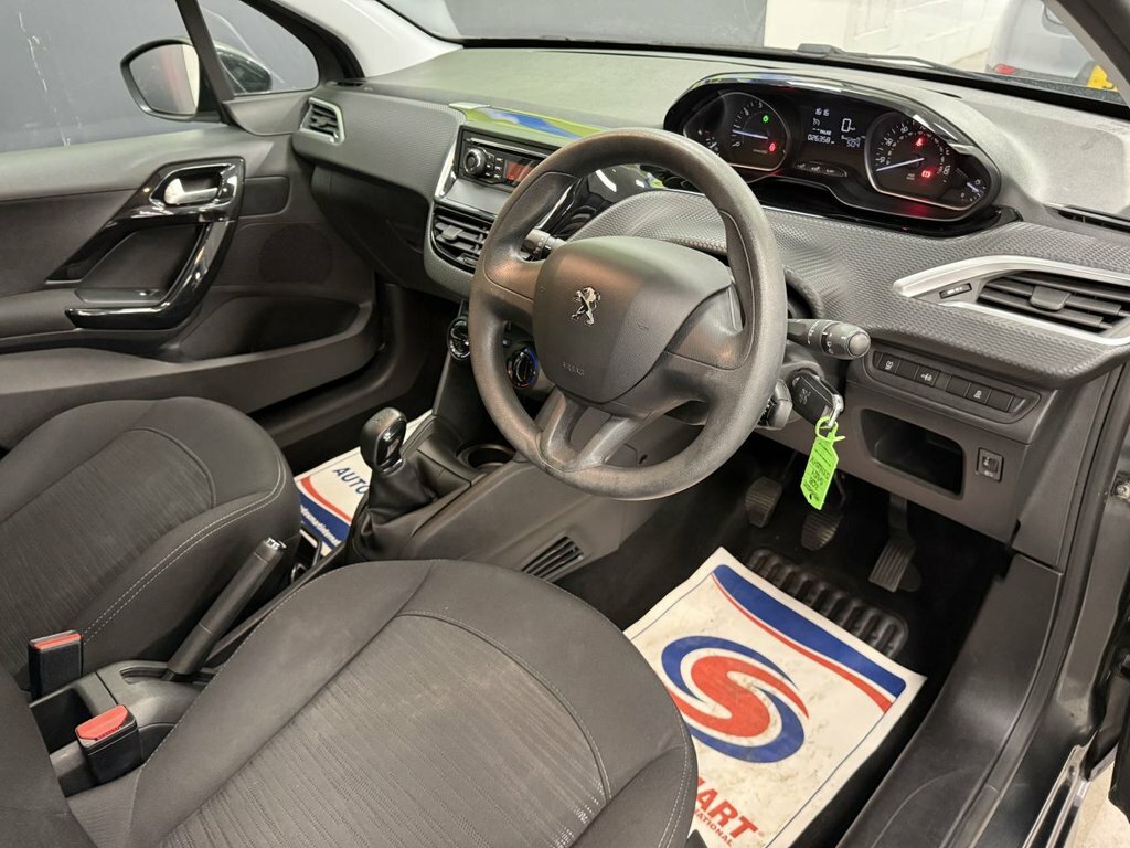Peugeot 208 208 1.2 Active White #18