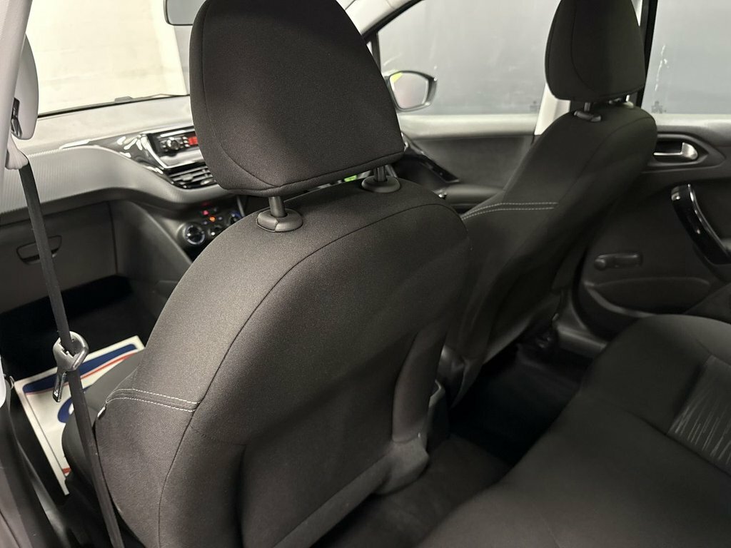 Peugeot 208 208 1.2 Active White #34