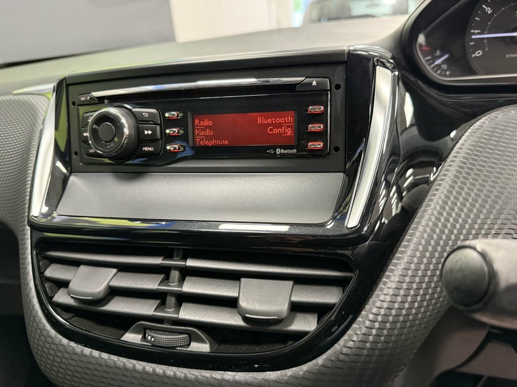 Peugeot 208 208 1.2 Active White #24