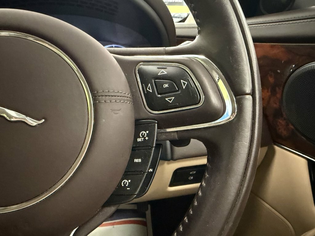Jaguar XJ Series 3.0 V D V6 Portfolio White #17