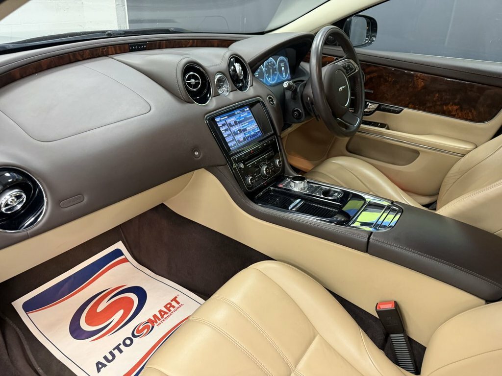 Jaguar XJ Series 3.0 V D V6 Portfolio White #31