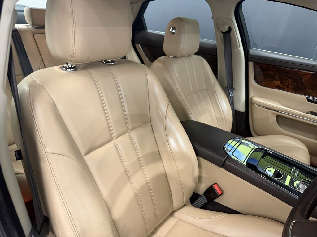 Jaguar XJ Series 3.0 V D V6 Portfolio White #18