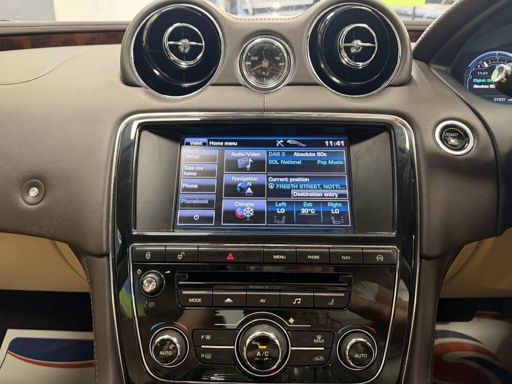 Jaguar XJ Series 3.0 V D V6 Portfolio White #22