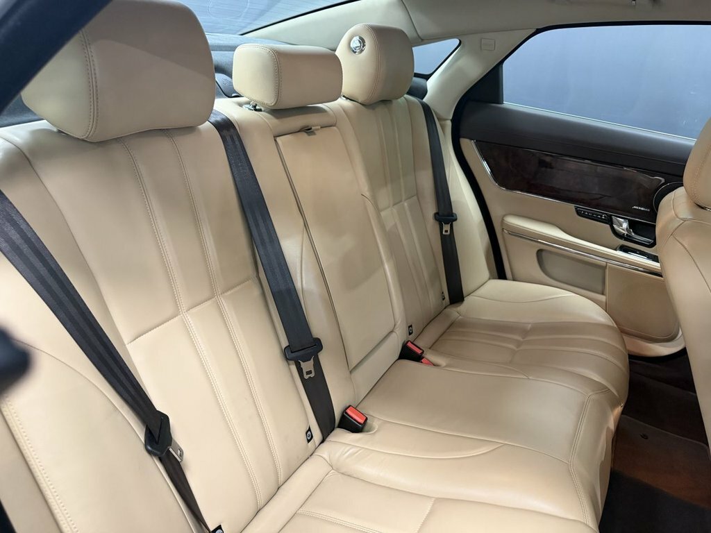 Jaguar XJ Series 3.0 V D V6 Portfolio White #35
