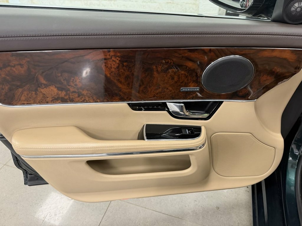 Jaguar XJ Series 3.0 V D V6 Portfolio White #30