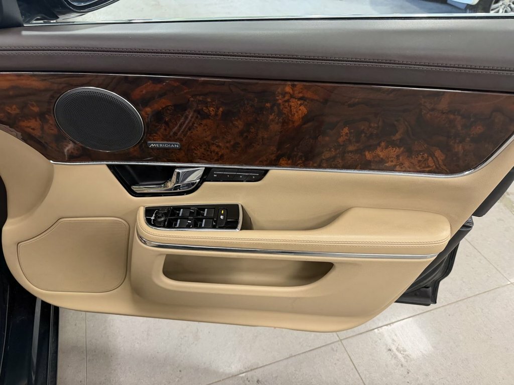 Jaguar XJ Series 3.0 V D V6 Portfolio White #11
