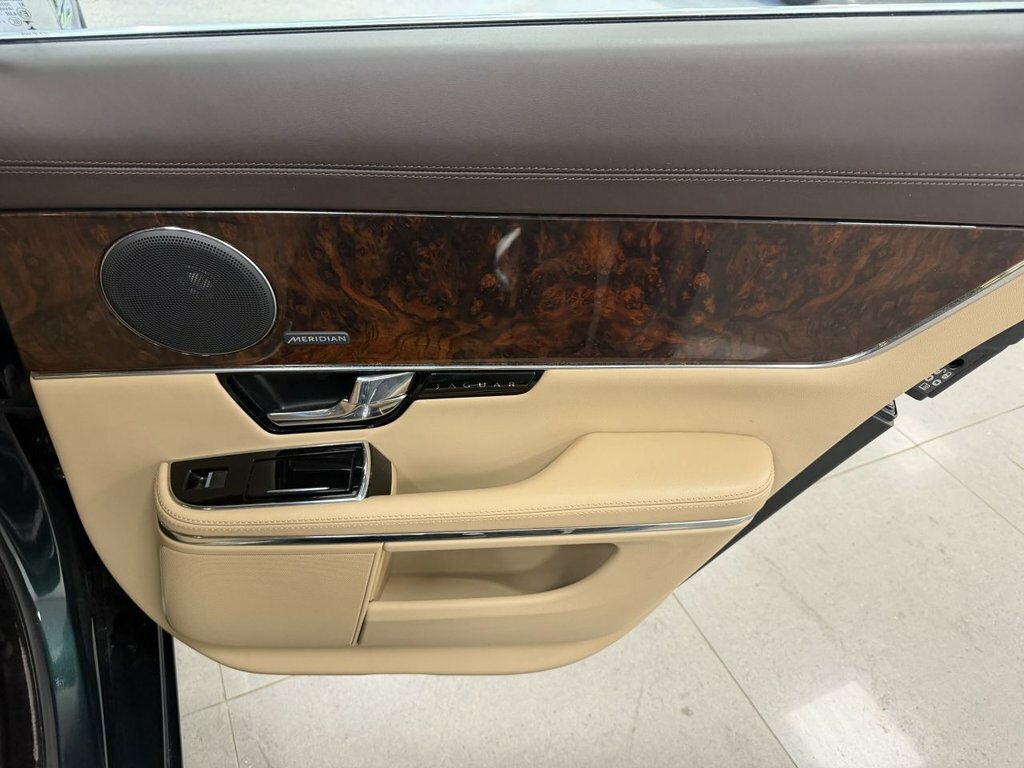 Jaguar XJ Series 3.0 V D V6 Portfolio White #34