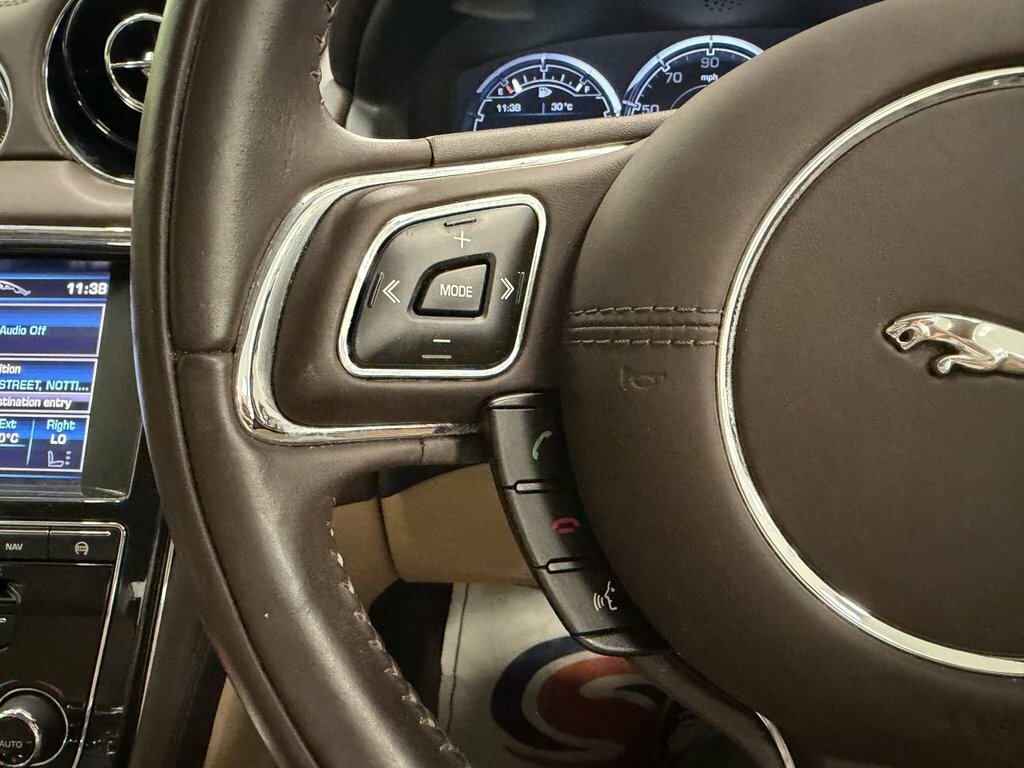 Jaguar XJ Series 3.0 V D V6 Portfolio White #15