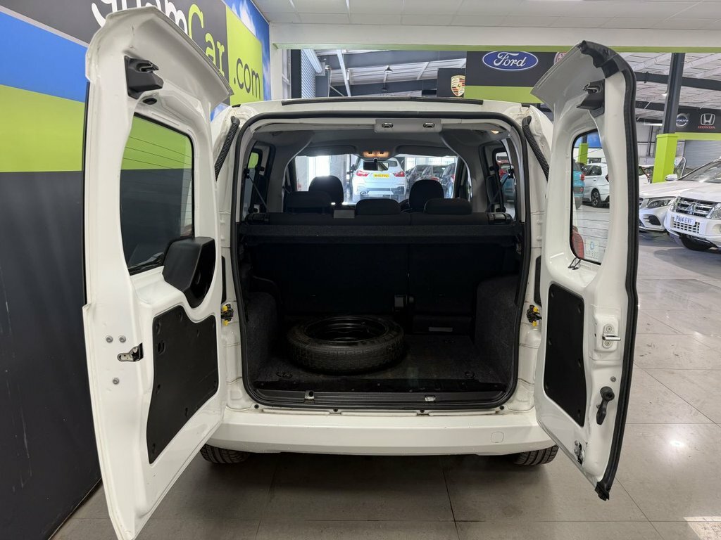 Fiat Qubo 1.3L Lounge White #6