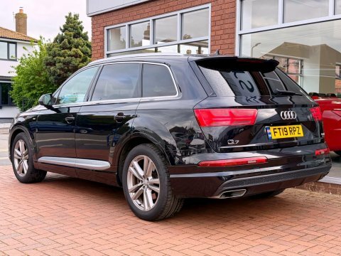 Audi Q7 3.0 Tdi V6 FT19RPZ Black #4