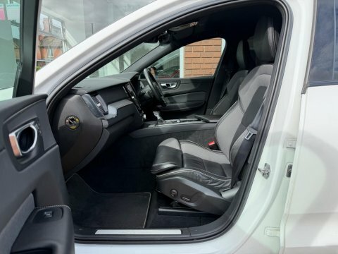 Volvo XC60 2.0 T5 R-design NJ69UGM White #2