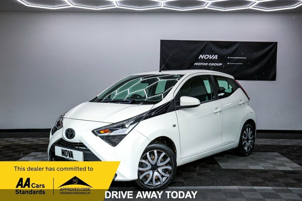Toyota Aygo 1L X-play White