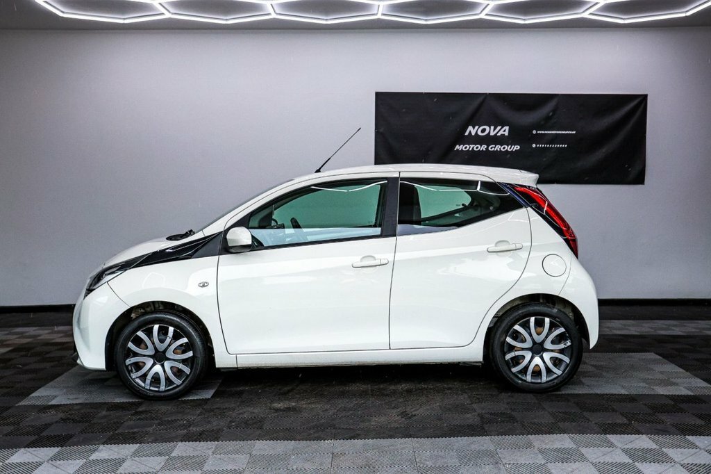 Toyota Aygo 1L X-play HT19LRX White #6