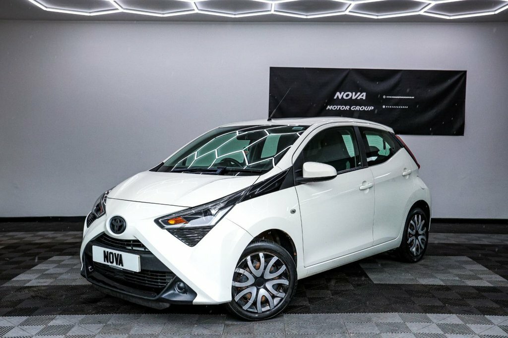 Toyota Aygo 1L X-play HT19LRX White #2