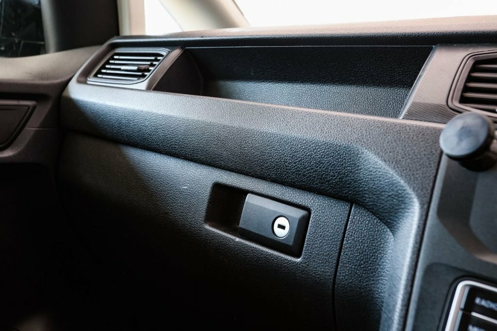 Volkswagen Caddy Mpv Black #44