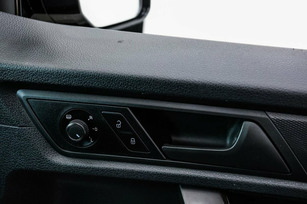 Volkswagen Caddy Mpv Black #28