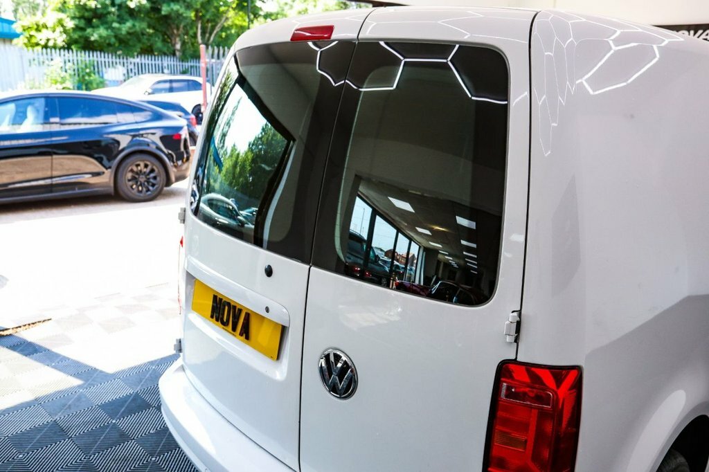 Volkswagen Caddy Mpv Black #12