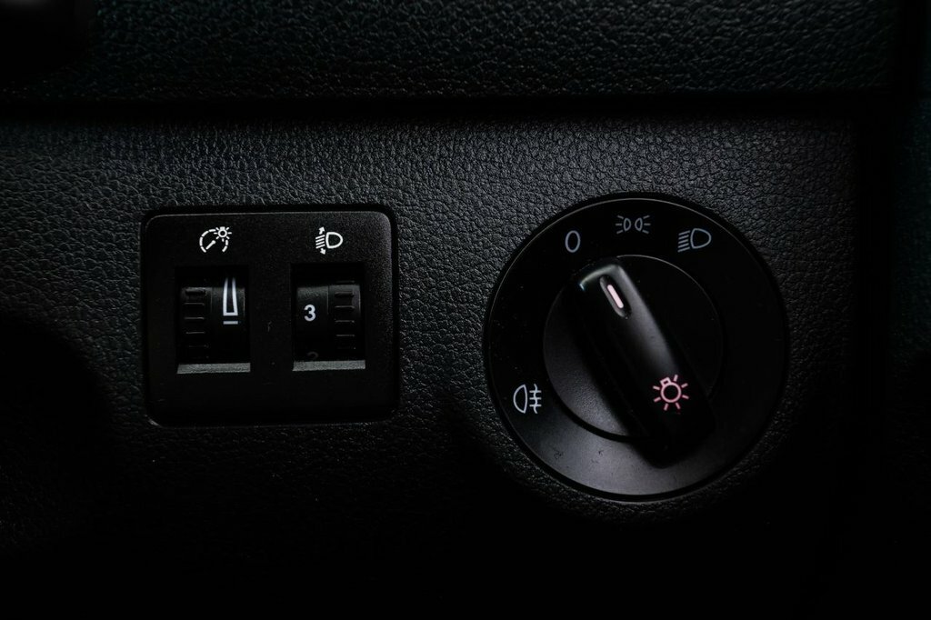 Volkswagen Caddy Mpv Black #36