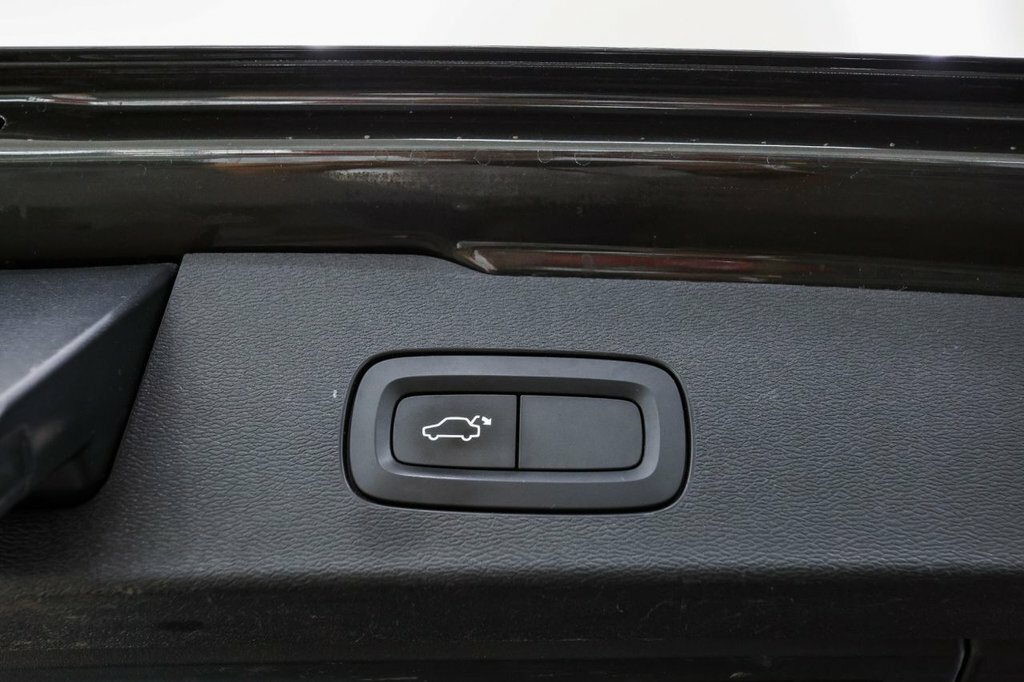 Volvo V60 T5 R-design Panoramic Sunroof Red #56