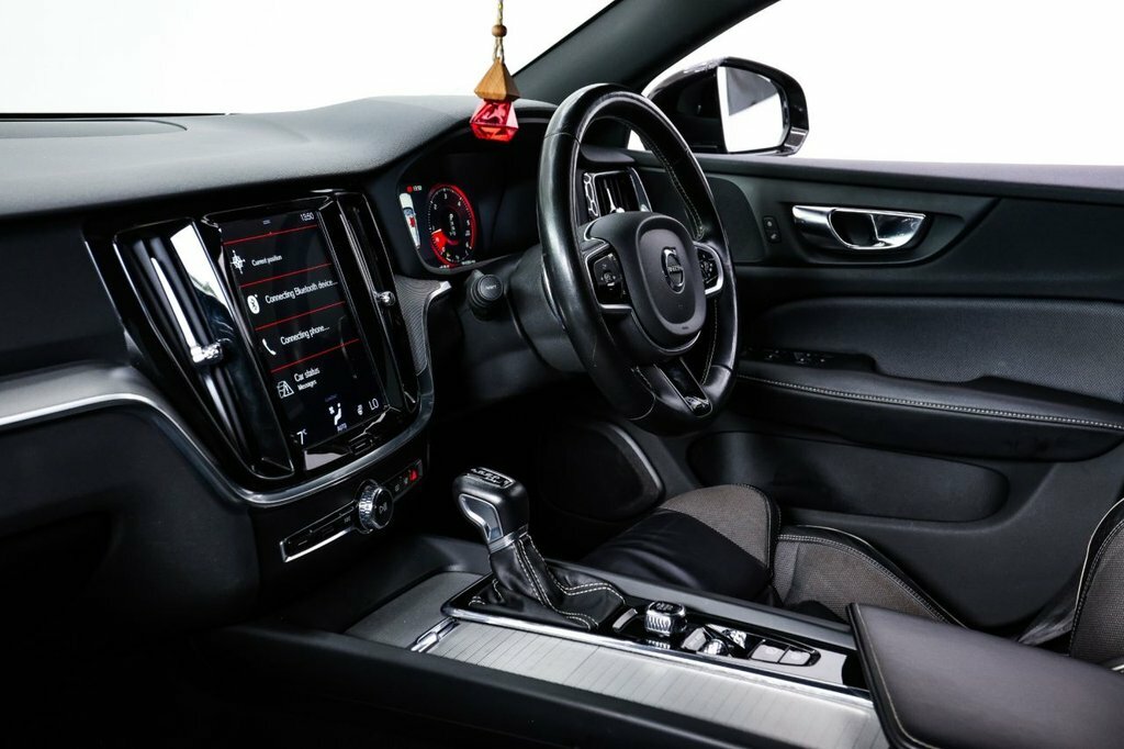 Volvo V60 T5 R-design Panoramic Sunroof Red #27