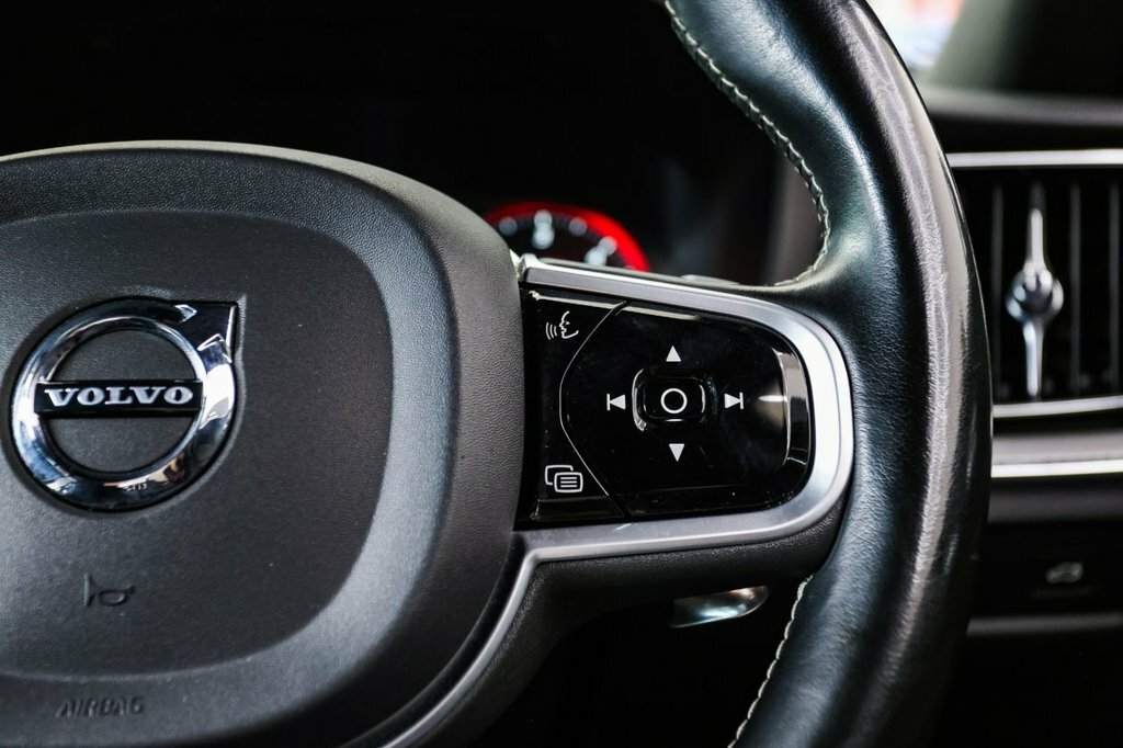 Volvo V60 T5 R-design Panoramic Sunroof Red #40