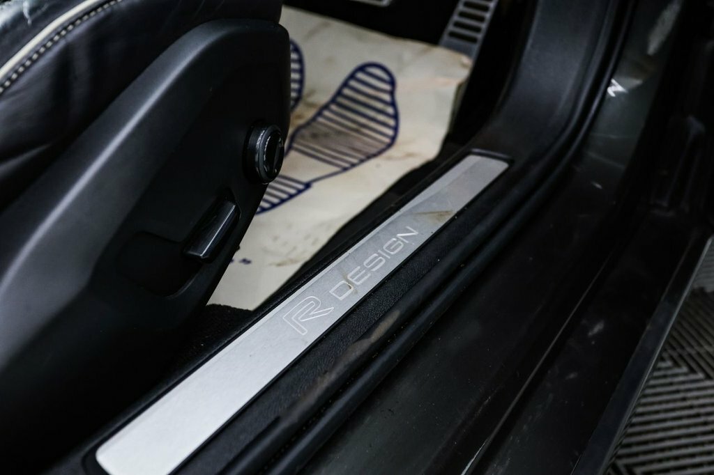 Volvo V60 T5 R-design Panoramic Sunroof Red #34