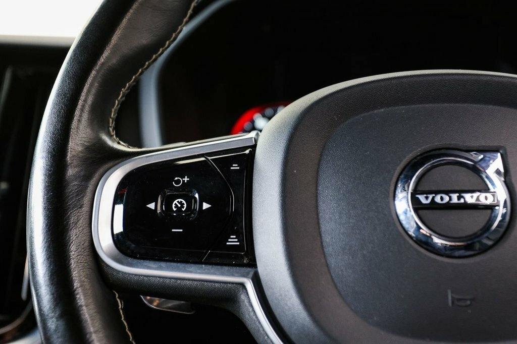 Volvo V60 T5 R-design Panoramic Sunroof Red #39