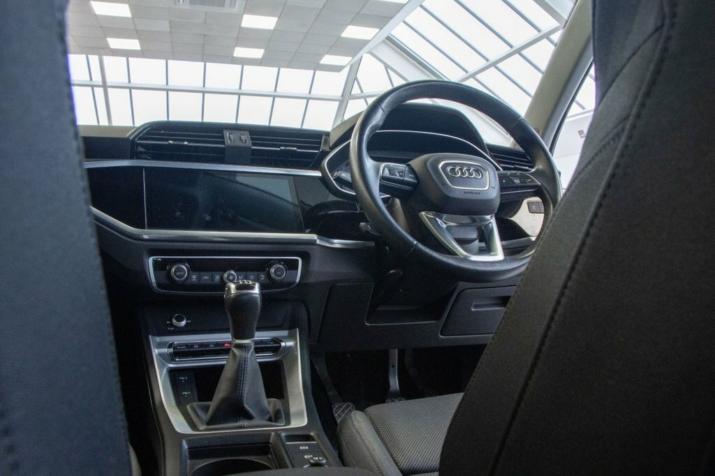 Audi Q3 1.5L Sport NL21VDV White #2