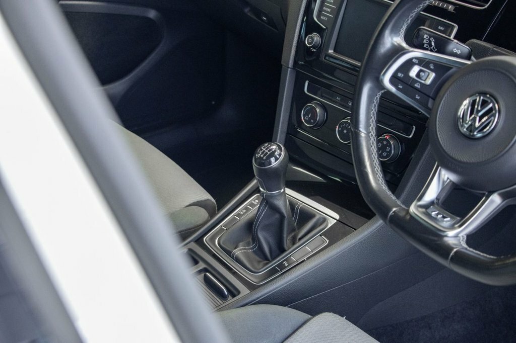 Volkswagen Golf 2L R-line Edition YX66UBL White #3