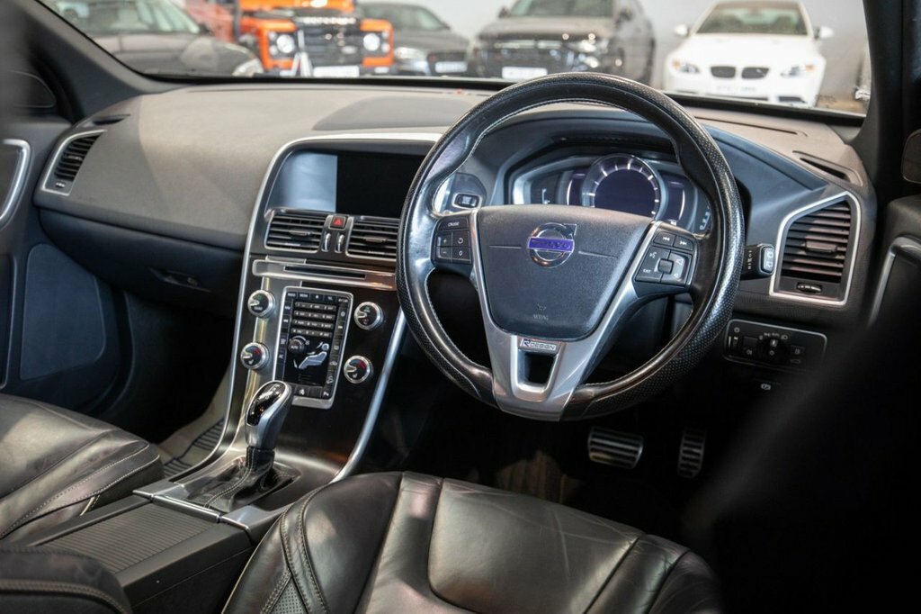 Volvo XC60 2.4L R-design Lux Nav Silver