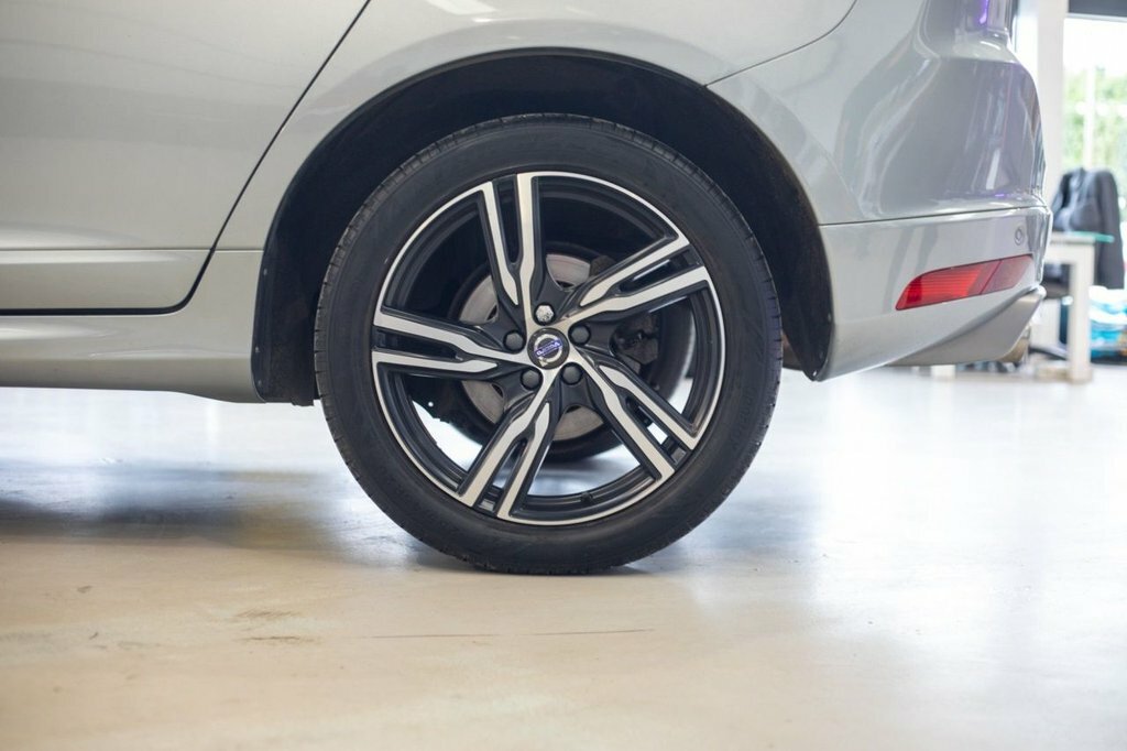 Volvo XC60 2.4L R-design Lux Nav SO66MJK Silver #5
