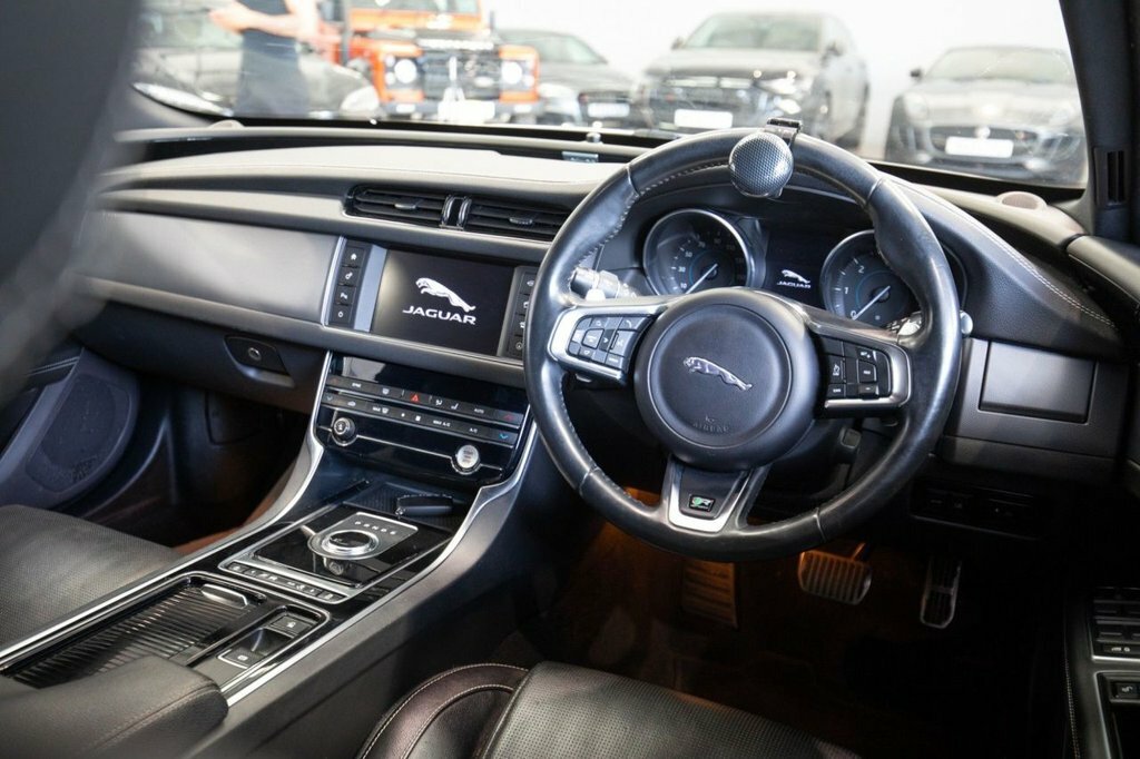 Jaguar XF 2L R-sport White
