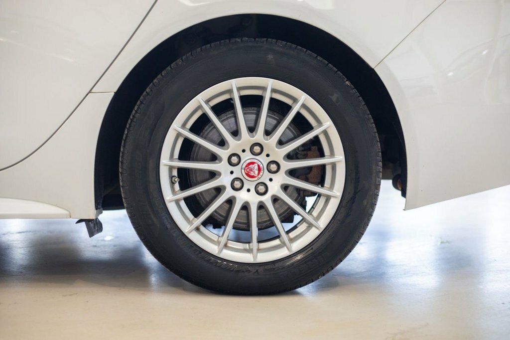 Jaguar XF 2L R-sport White #6