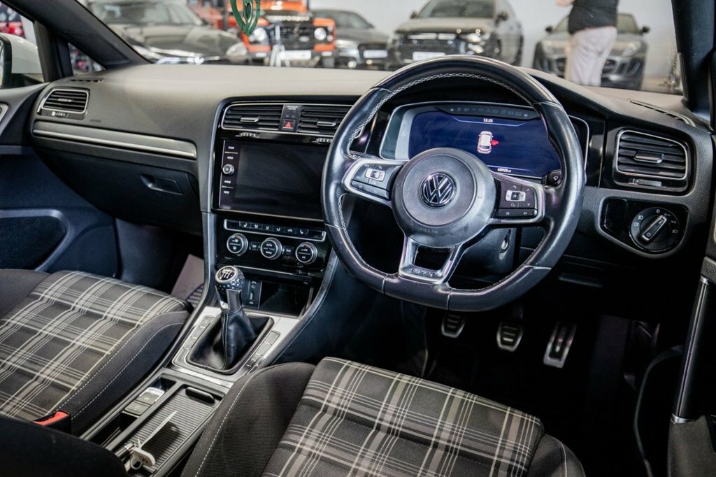 Volkswagen Golf 2L Gtd MW67UJR White #2