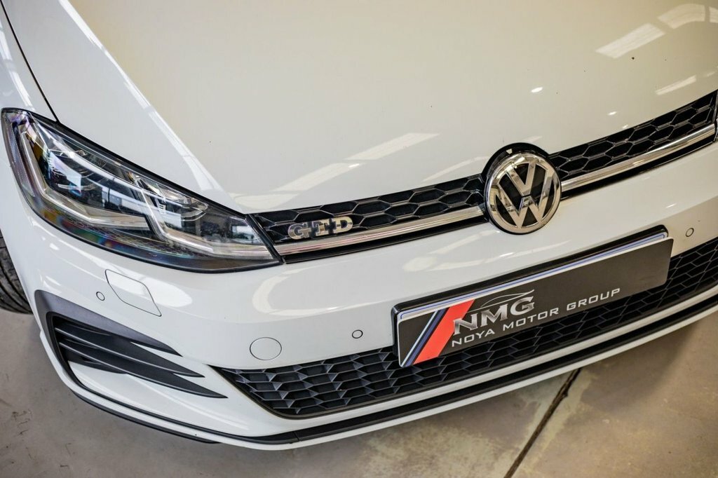 Volkswagen Golf 2L Gtd MW67UJR White #4