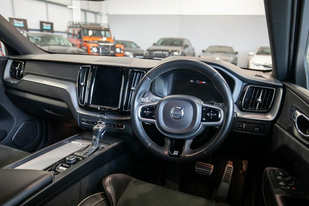 Volvo XC60 2L R-design Pro Grey