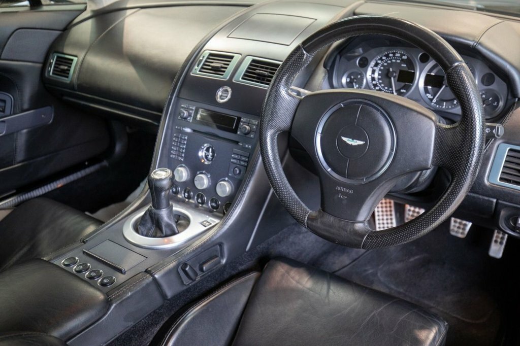 Aston Martin Vantage 4.3L Null Black