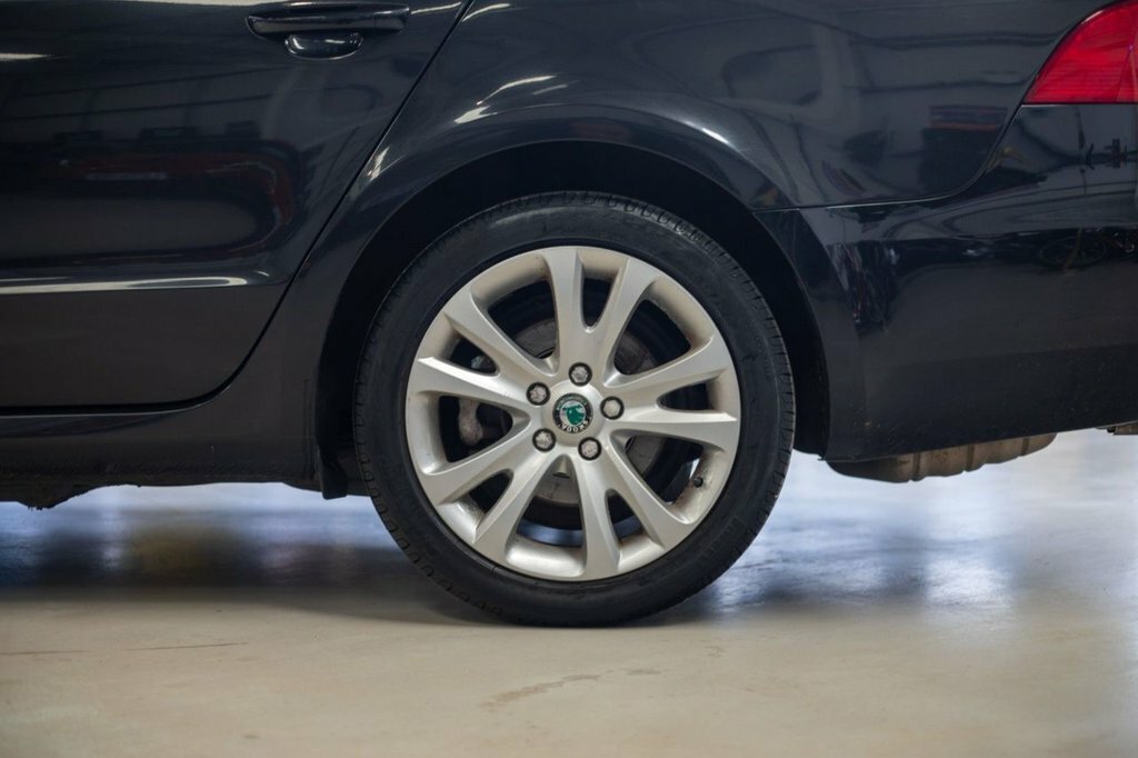 Skoda Superb 2L Se Plus Black #5